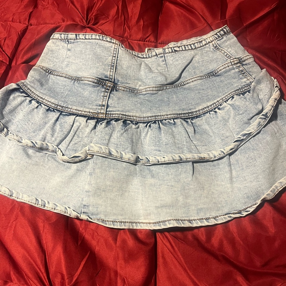 ✨Denim Ruffle Skort✨ - Picture 3 of 3